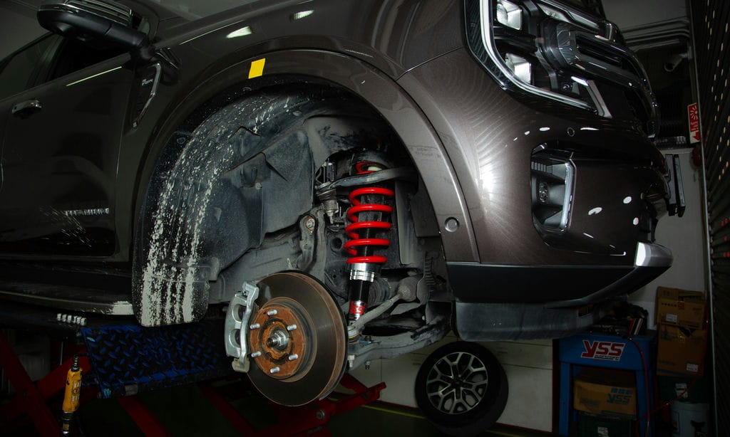 Giảm xóc YSS được lắp đặt trên xe Ford Everest
