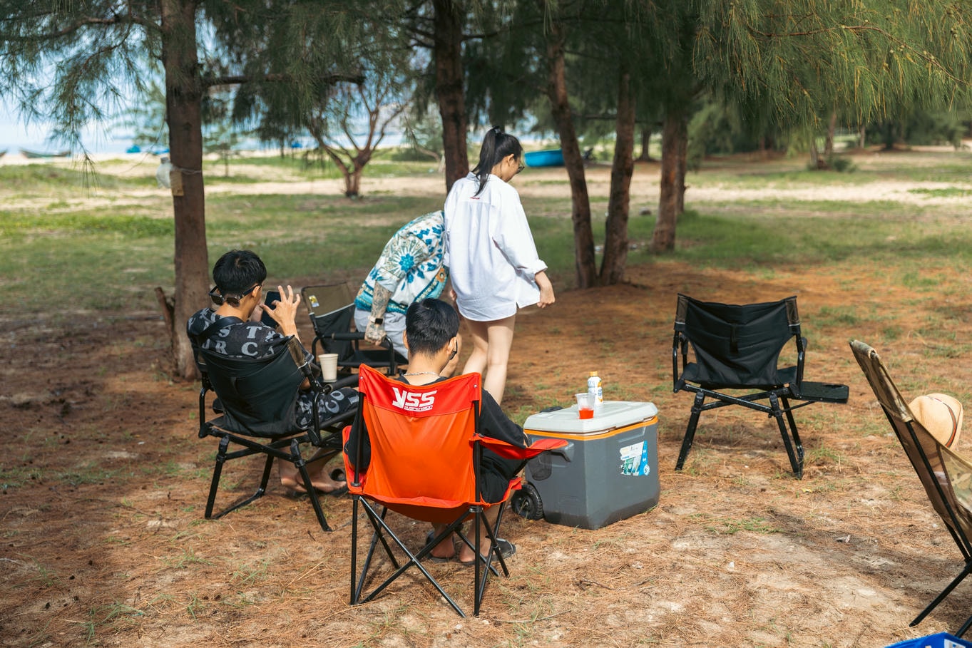 tận hưởng chuyến camping cùng những người thương