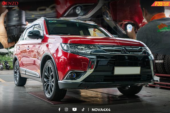 Xe Mitsubishi Outlander nâng cấp đèn Kenzo F35 - 3 nhiệt màu