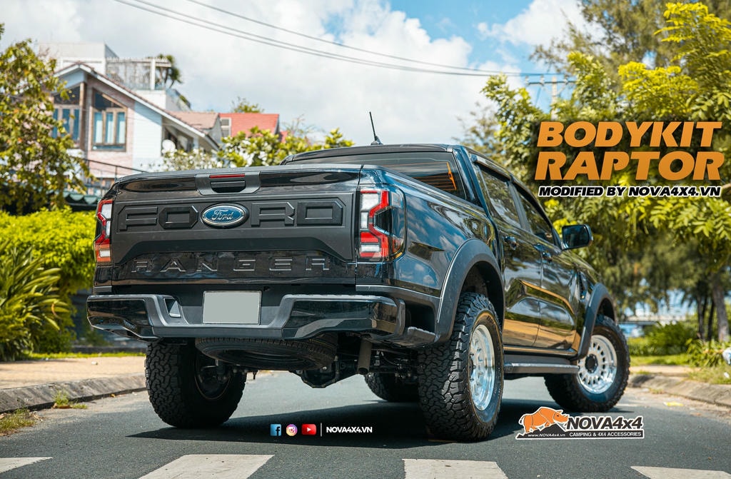 phía sau xe sau khi nâng cấp Bodykit Raptor