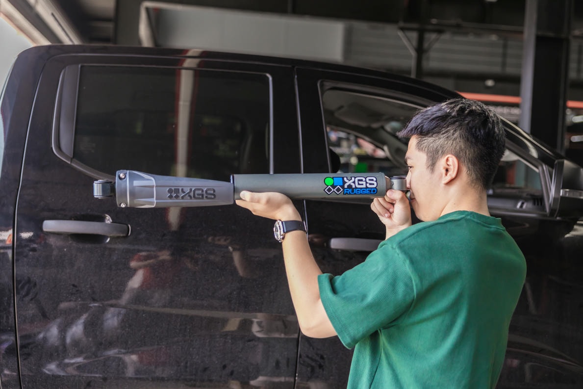 gắn giảm xóc lên xe