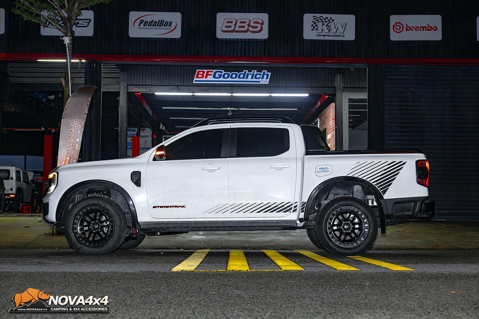 phụ kiện Ford Ranger Stormtrak