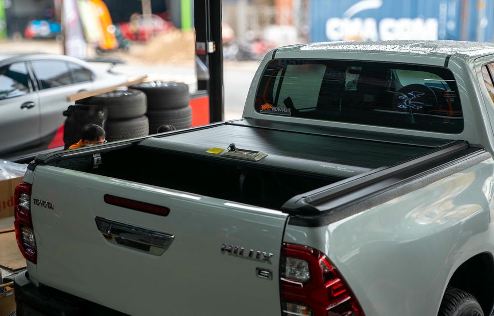 nắp thùng Hilux