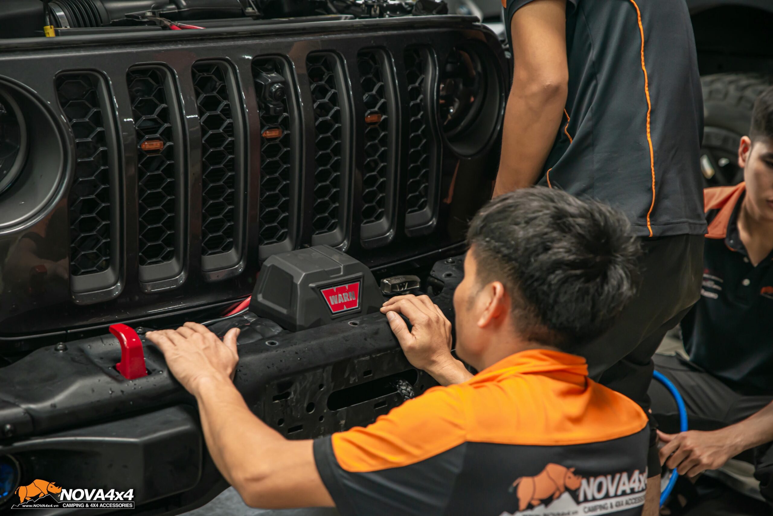 Lắp đặt tời WARN VR 12-S cho Jeep Gladiator