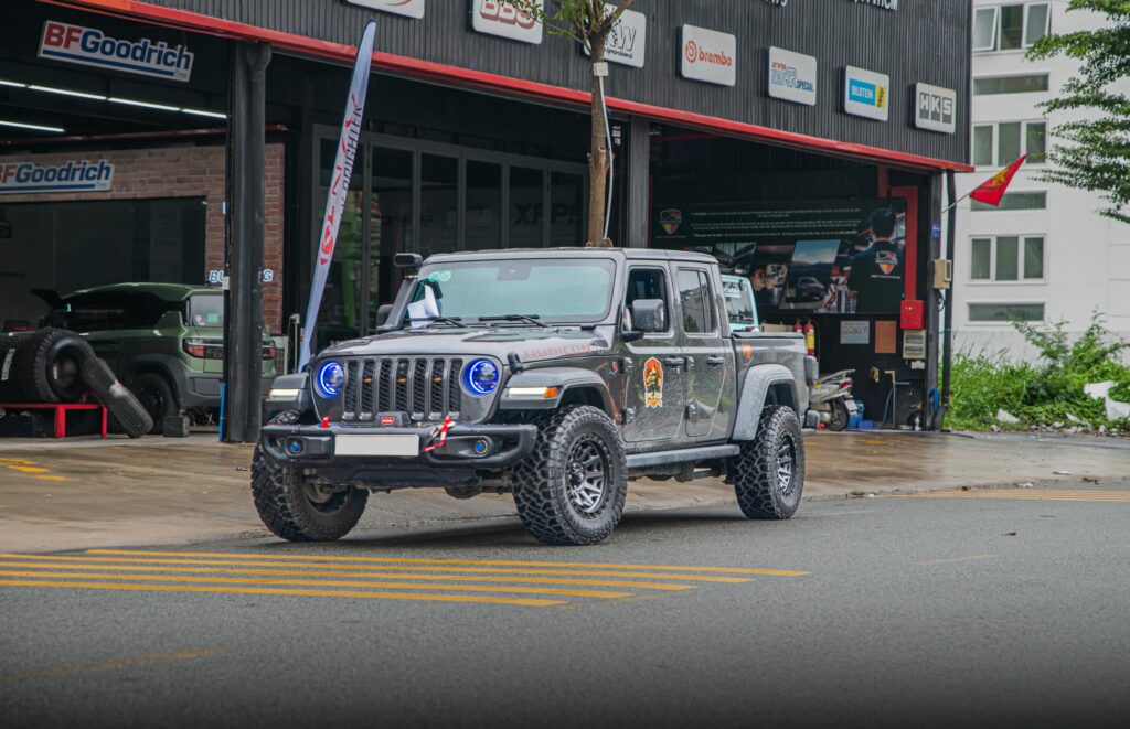 Tại sao Jeep Gladiator cần trang bị tời điện?
