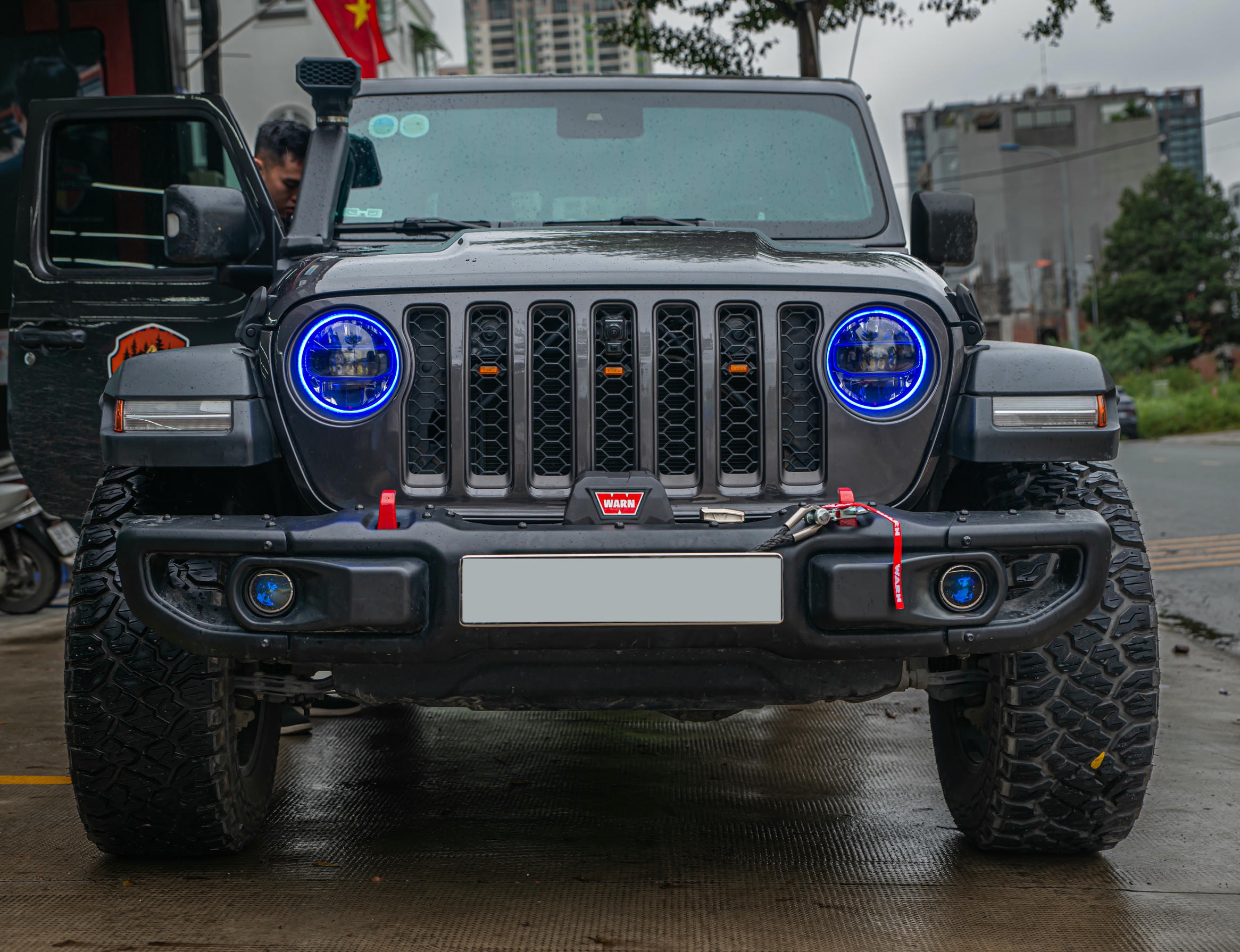 Tời cho Jeep Gladiator WARN VR 12-S - " cứu tinh" cho những chuyến đi địa hình