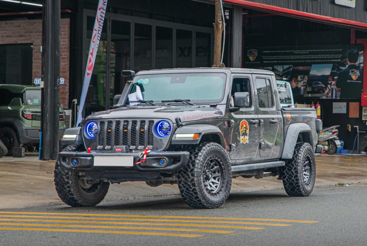 Tại sao Jeep Gladiator cần trang bị tời điện?
