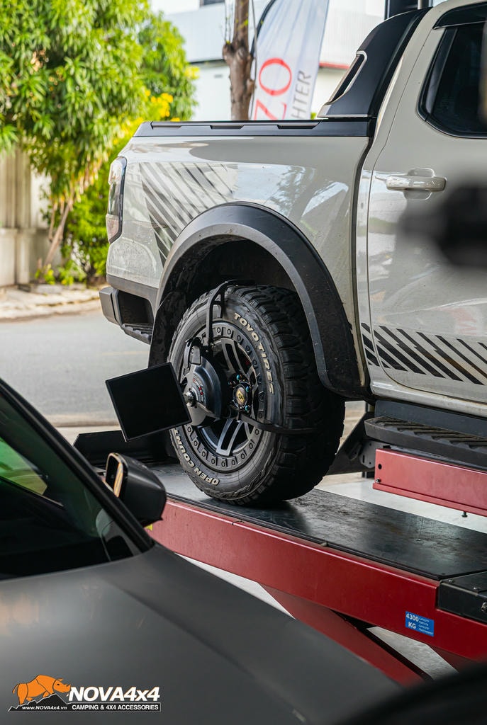 Cân chỉnh thước lái bằng máy CORGHI Precision Quattro từ Ý: