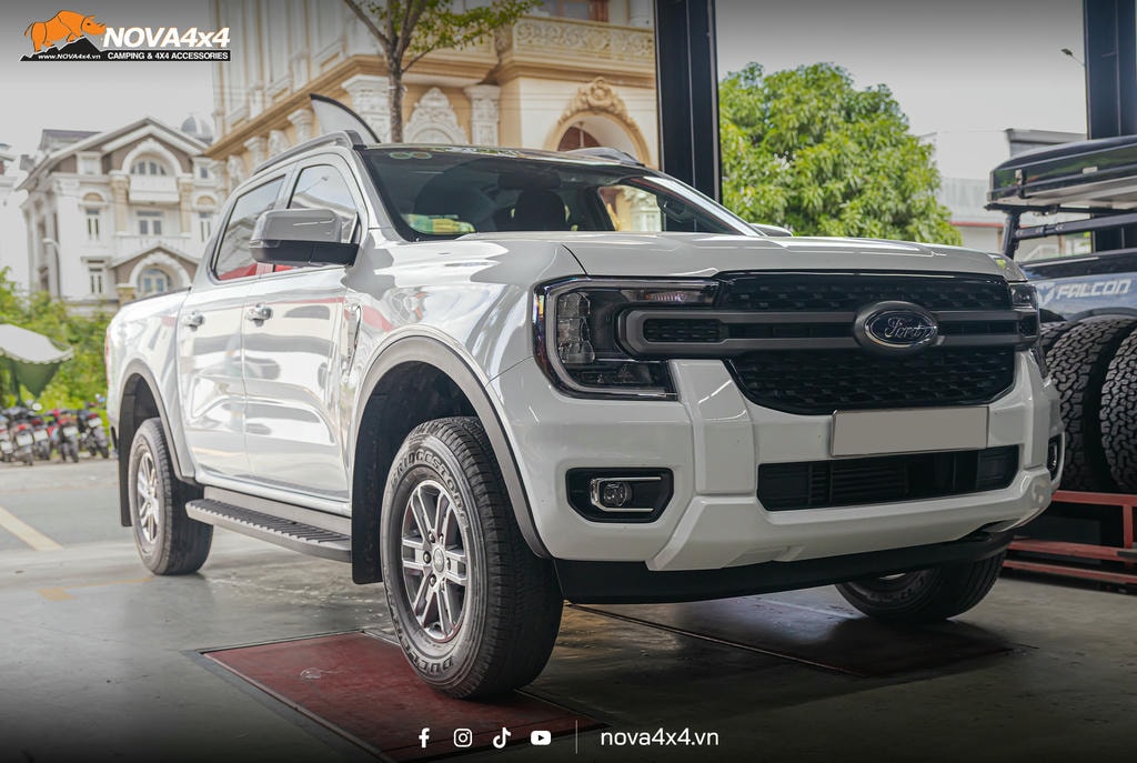 Nắp thùng Ford Ranger XLS – Khác biệt đến từ chi tiết