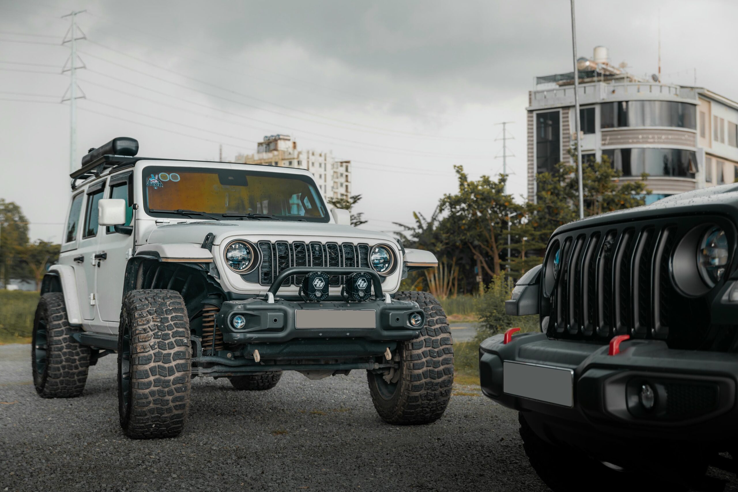 Phụ kiện Jeep chính hãng | Bơm điện Volcano 6308 & Giá treo đồ Fury