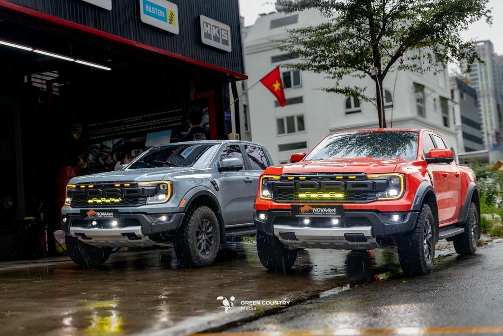 Hai bản Raptor độ, cùng chung một nhịp đập của đam mê và sức mạnh