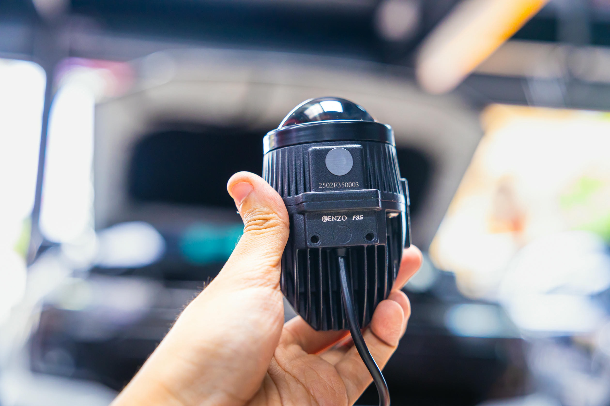 bi LED gầm Kenzo F35 – 3 màu | vũ khí tối thượng trong mưa – sương – đèo dốc bi LED gầm Kenzo F35 – 3 màu | vũ khí tối thượng trong mưa – sương – đèo dốc