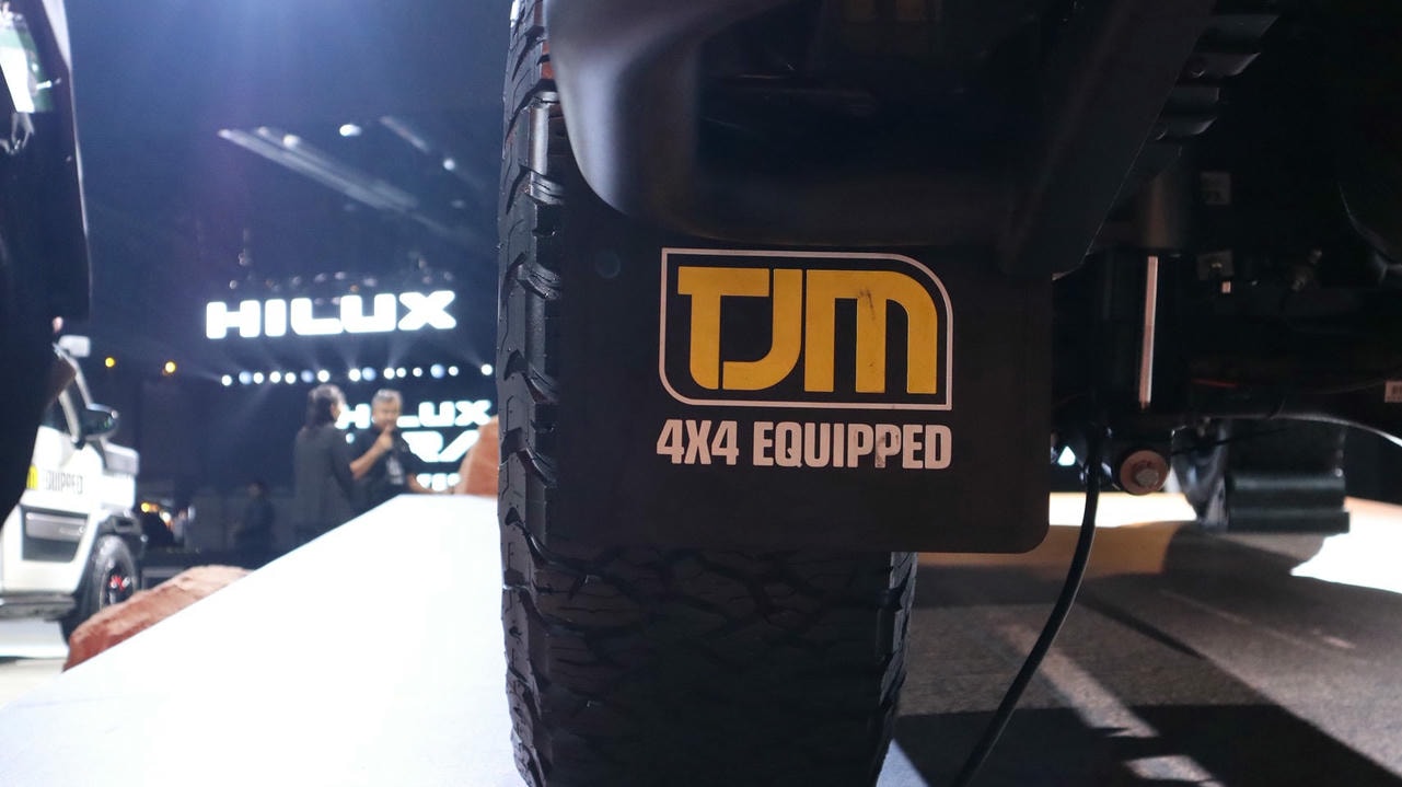 Ngoại thất Hilux trong hình – Chi tiết từng hạng mục