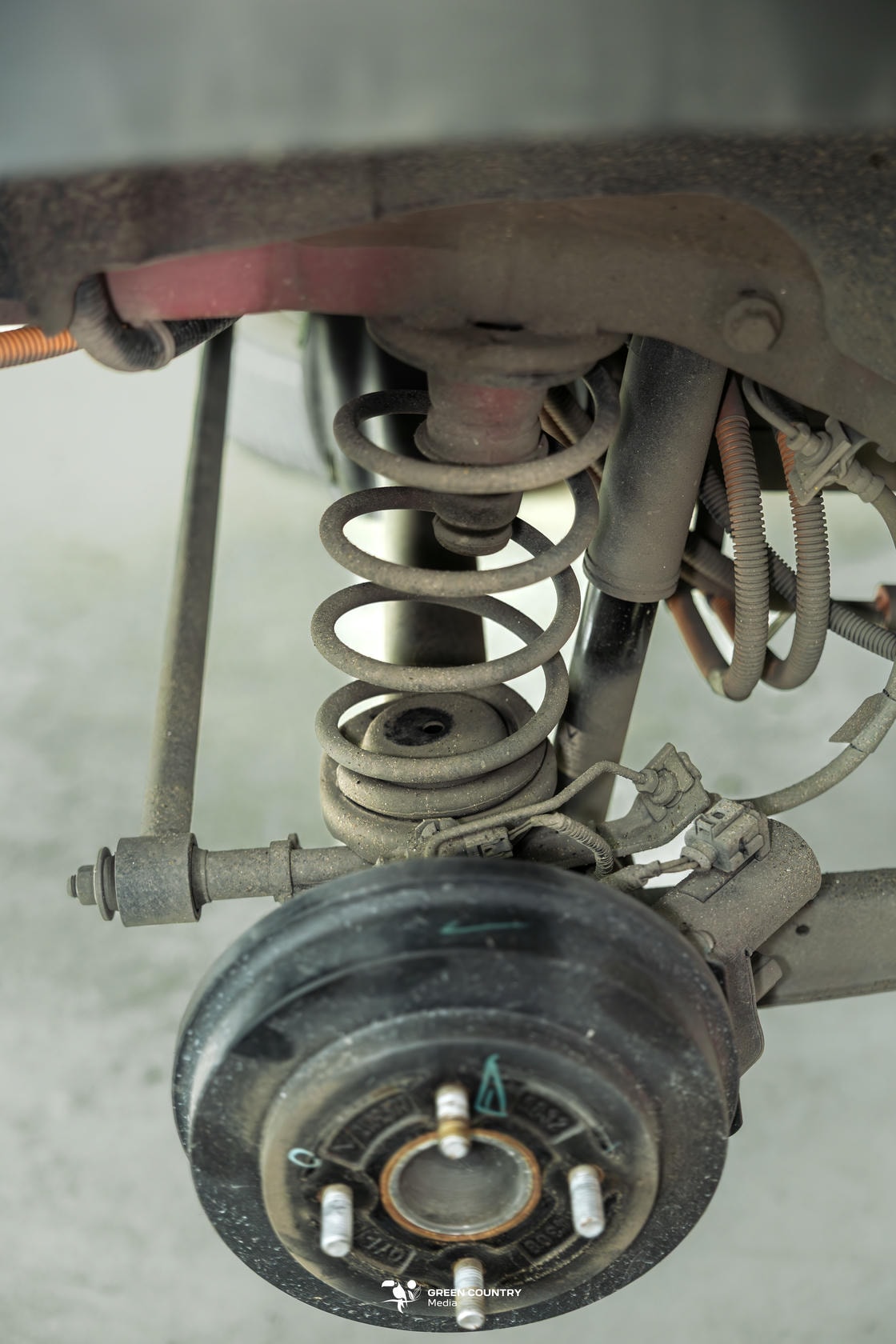 giảm xóc VF3 trước khi lên lò xo