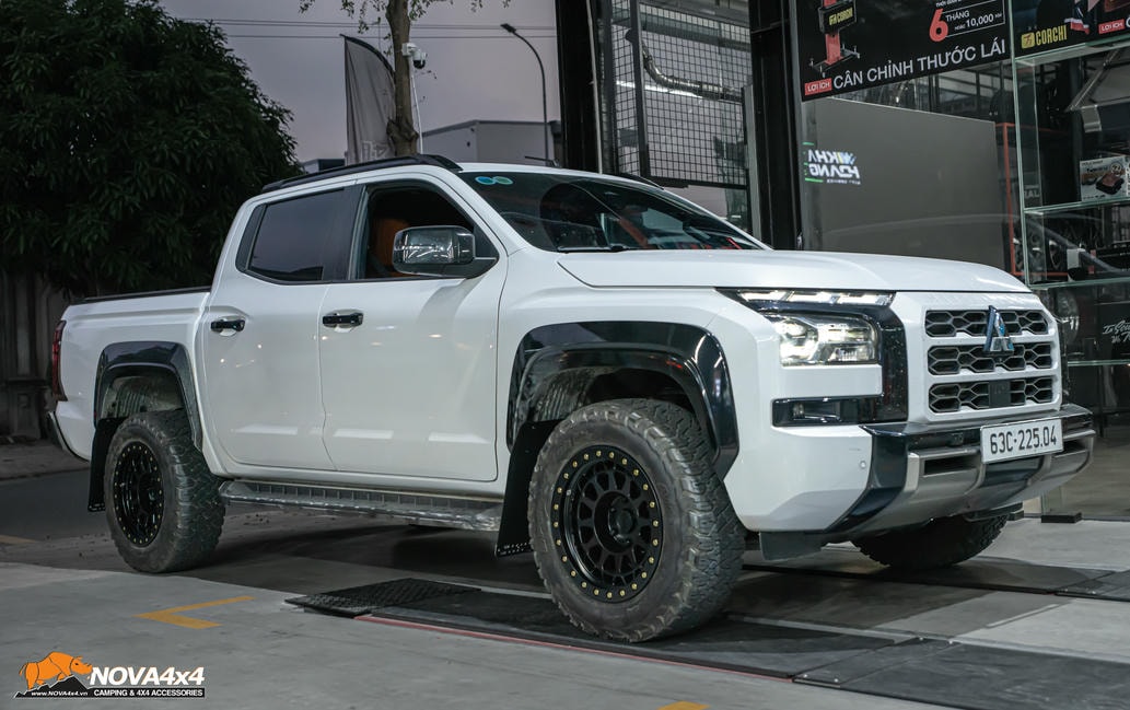 mâm Mitsubishi Triton: lên mâm BLACK RHINO PRIMM và cảm nhận sự lột xác