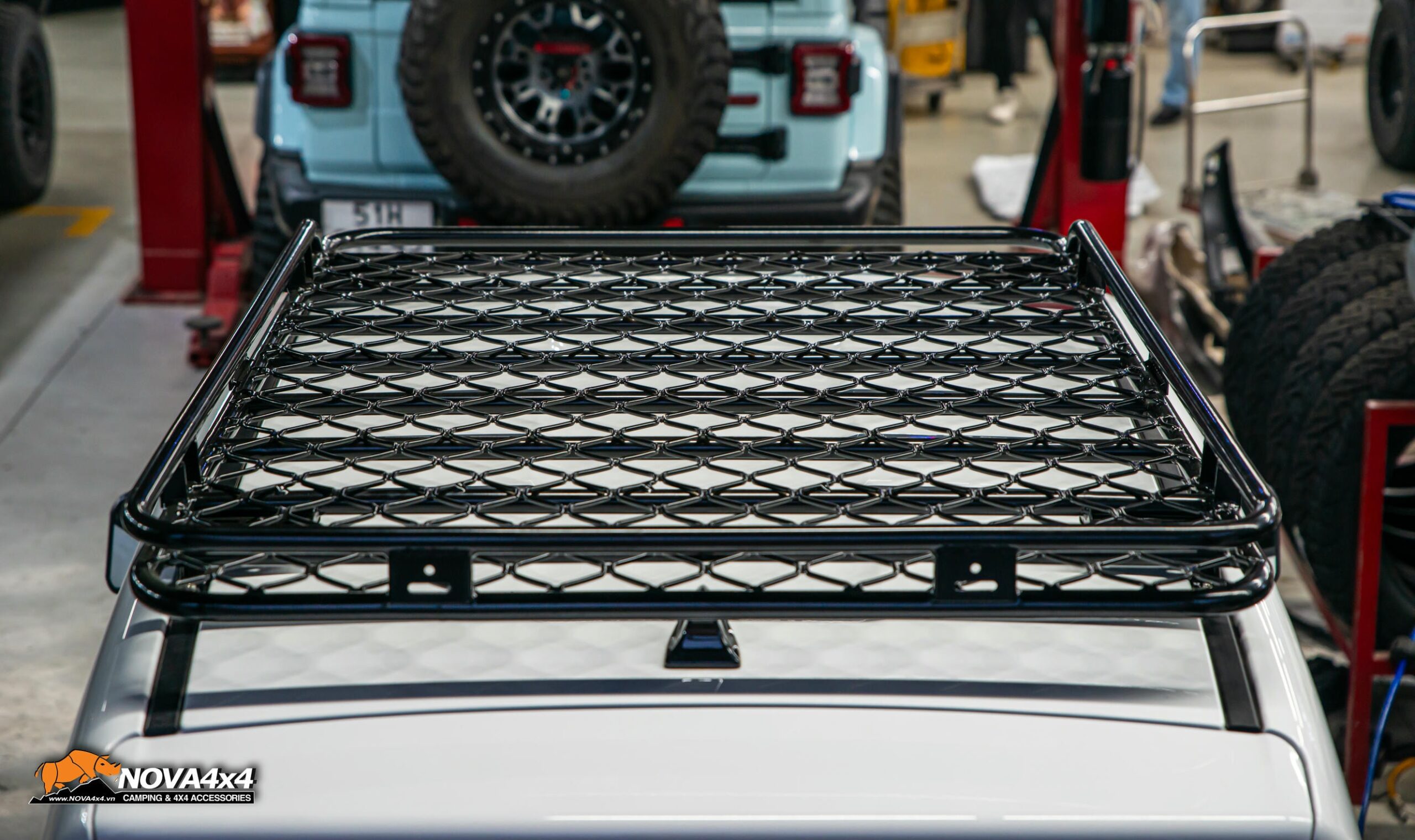 Rhino Easy Cargo Roof Rack: Giải pháp tối ưu cho baga mui xe điện VF3