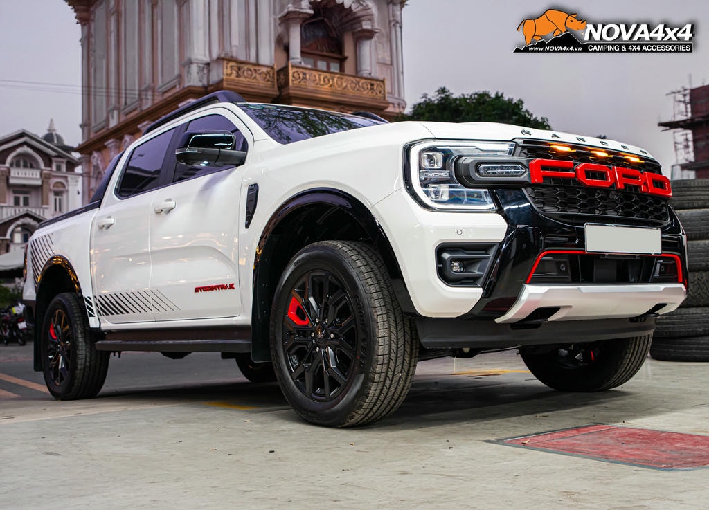 Dán phim cách nhiệt Ford Ranger Stormtrak: Bảng giá & Loại tốt nhất