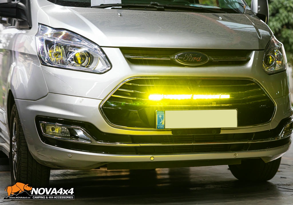 Stedi ST1K: giải pháp độ đèn Ford Tourneo đi sương, trời mưa an toàn