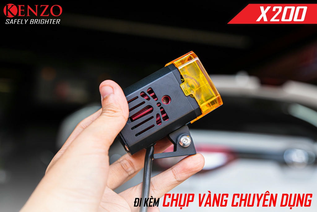 kèm chụp vàng chuyên dụng để tối ưu khi đi sương mù.