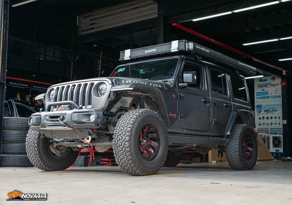 Thách thức "lều nóc Jeep vào hầm xe"