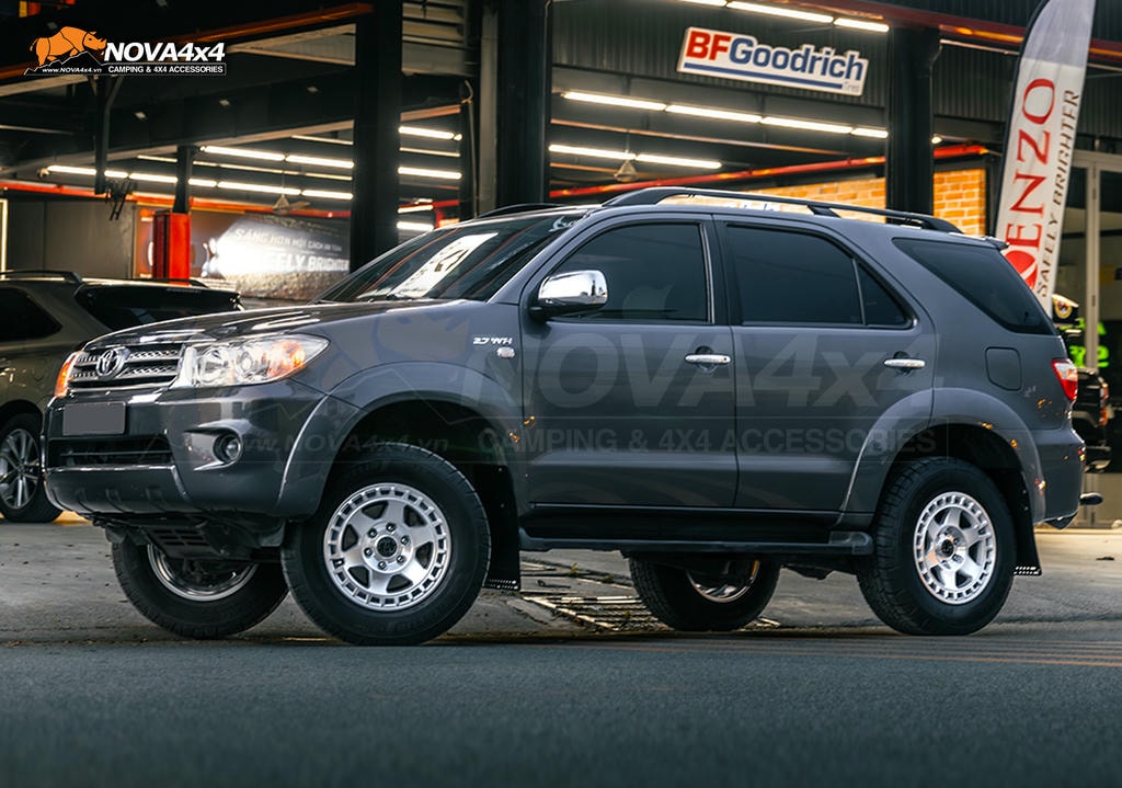 Tất tần tật về mâm xe Toyota Fortuner và tại sao nên chọn Black Rhino Bahari ?