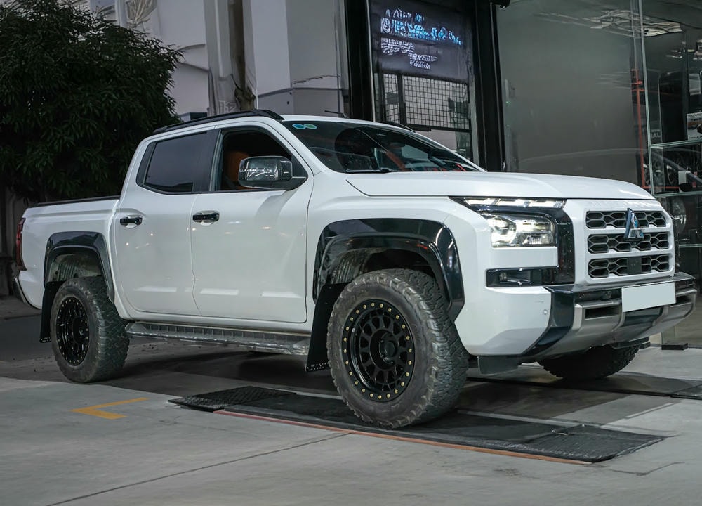 mâm Mitsubishi Triton: lên mâm BLACK RHINO PRIMM và cảm nhận sự lột xác