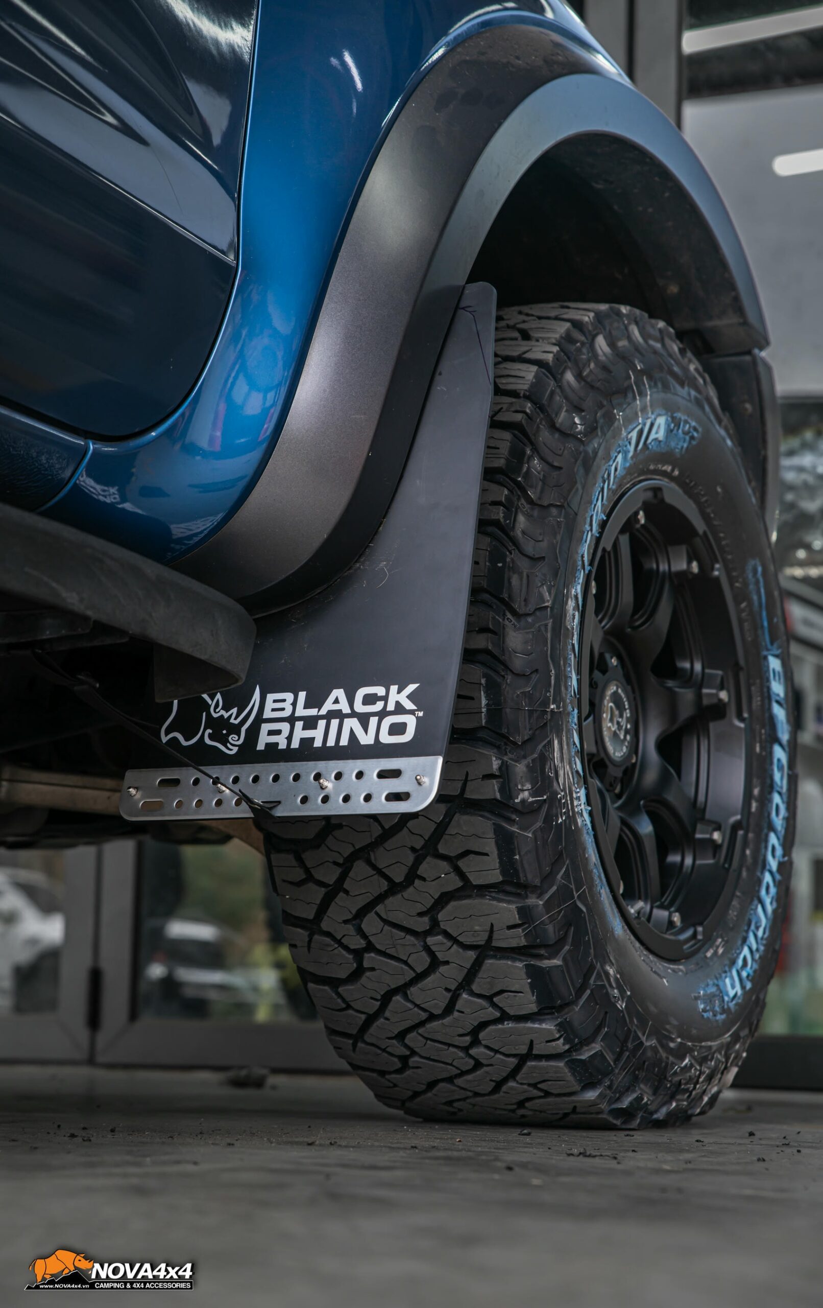 Kết hợp với Vè Chắn Bùn Black Rhino Kết hợp với Vè Chắn Bùn Black Rhino