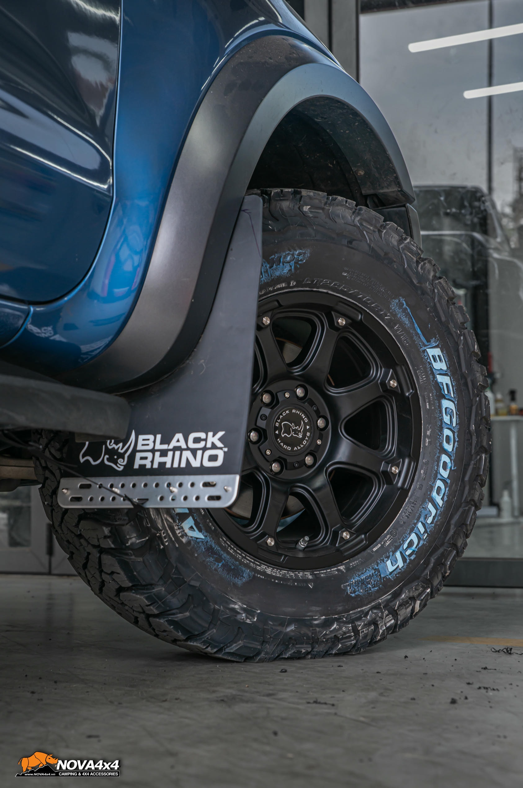 Kết hợp với Vè Chắn Bùn Black Rhino Kết hợp với Vè Chắn Bùn Black Rhino