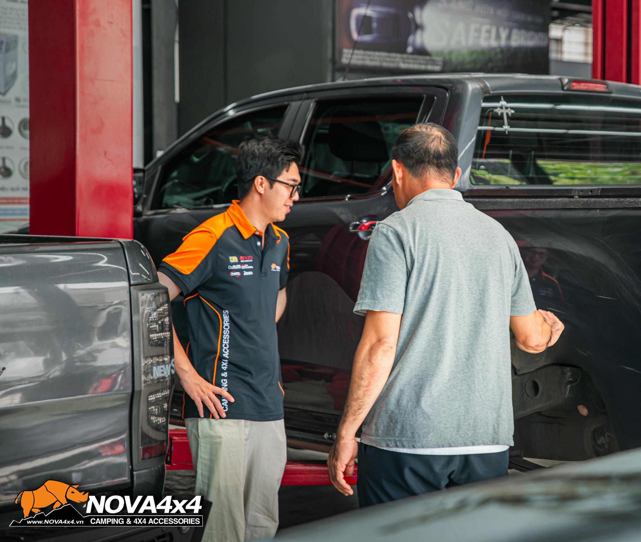 Khi khách hàng đến Nova4x4 sẽ được tư vấn và lắp đặt chuẩn kĩ thuật, chuyên nghiệp