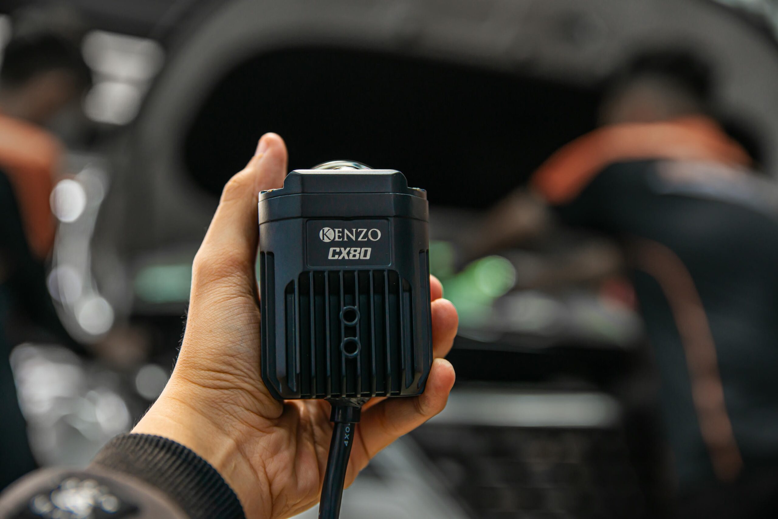 Bi cầu trợ sáng Kenzo CX80: Ánh sáng mạnh mẽ không cần "mổ" đèn zin Baga mui Rhino Dynamic Rack cho Jeep