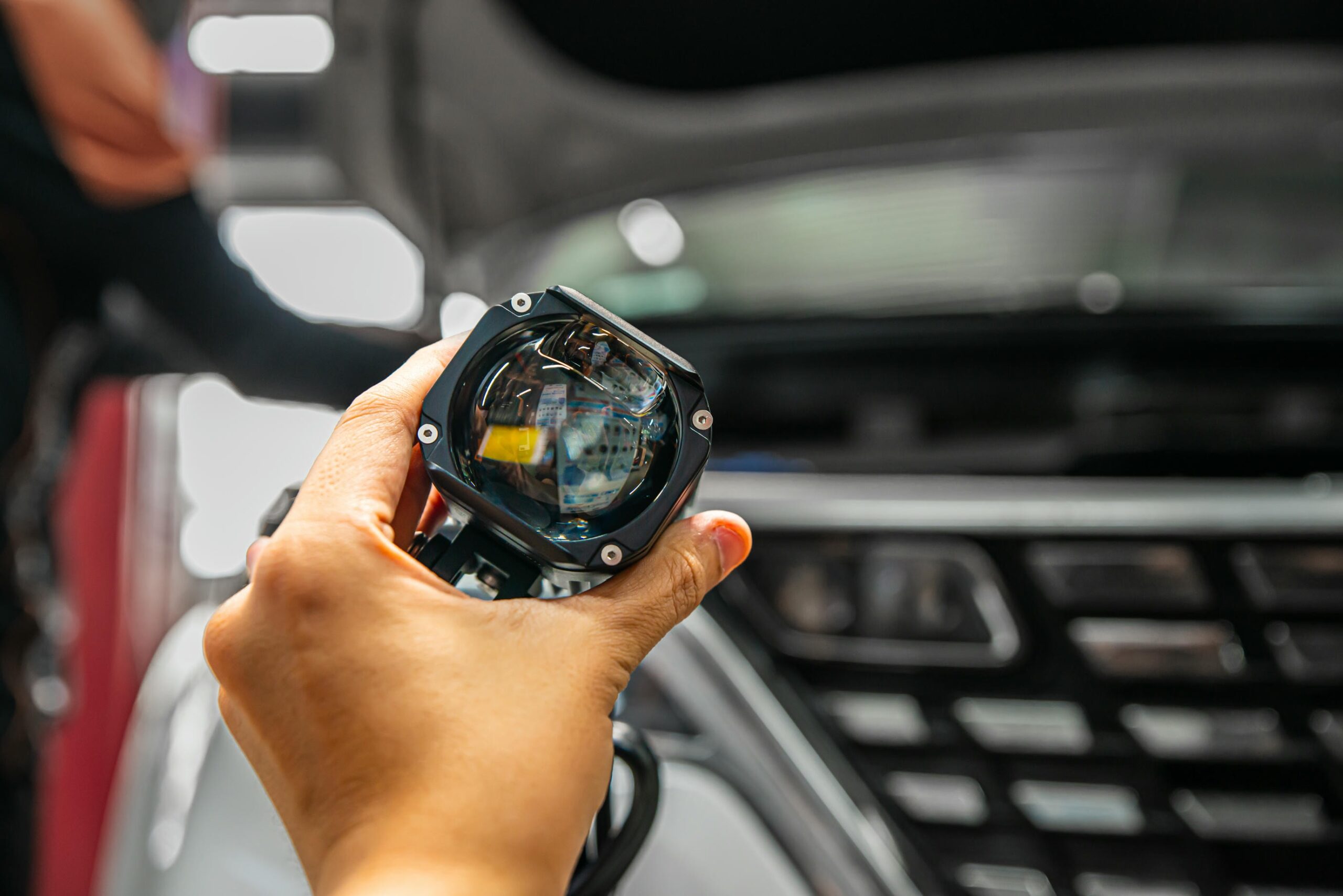 Bi cầu trợ sáng Kenzo CX80: Ánh sáng mạnh mẽ không cần "mổ" đèn zin Bi cầu trợ sáng Kenzo CX80: Ánh sáng mạnh mẽ không cần "mổ" đèn zin