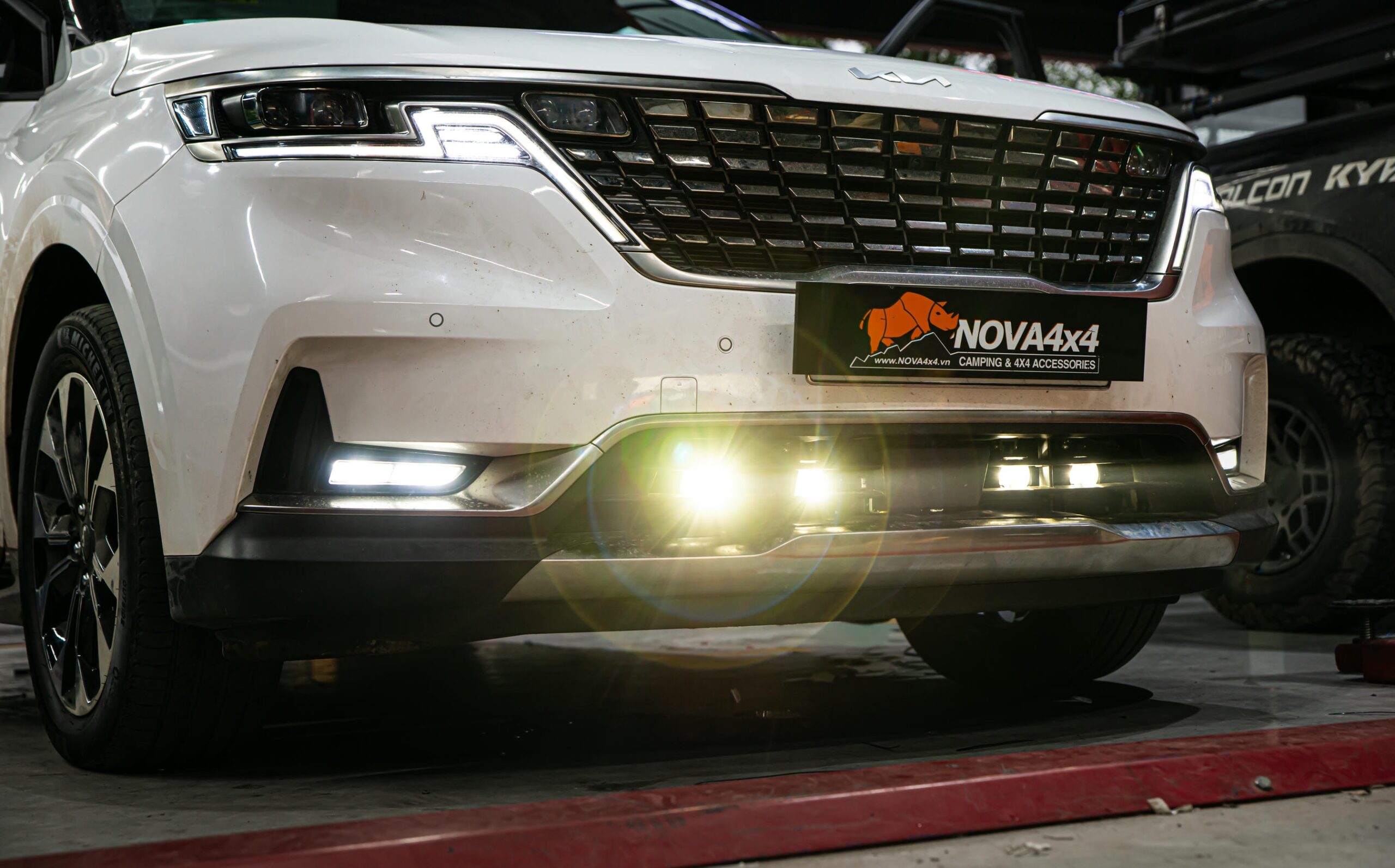 Bi cầu trợ sáng Kenzo CX80: Ánh sáng mạnh mẽ không cần "mổ" đèn zin Bi cầu trợ sáng Kenzo CX80: Ánh sáng mạnh mẽ không cần "mổ" đèn zin