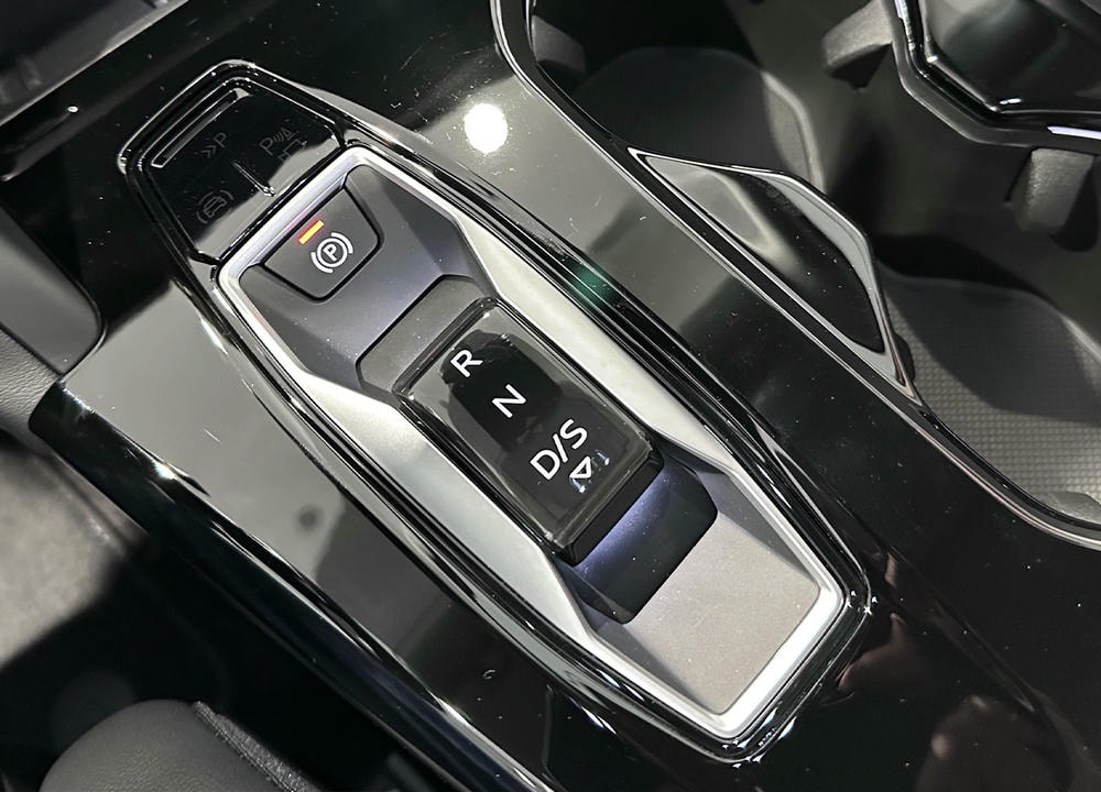 Cần số điện tử Audi Q5 All New ( Ảnh: Thành Nhạn) -VNExpress