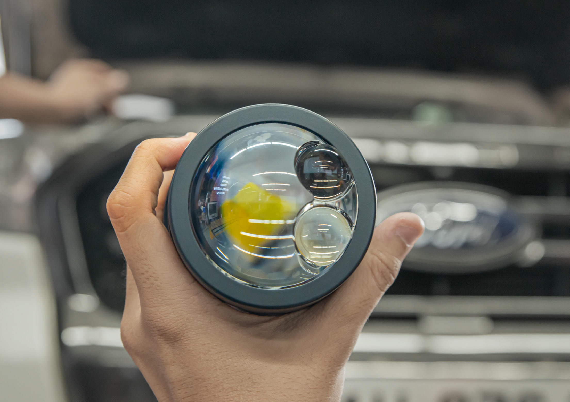 Có nên độ bi led gầm Ford Raptor 2025 hay không?