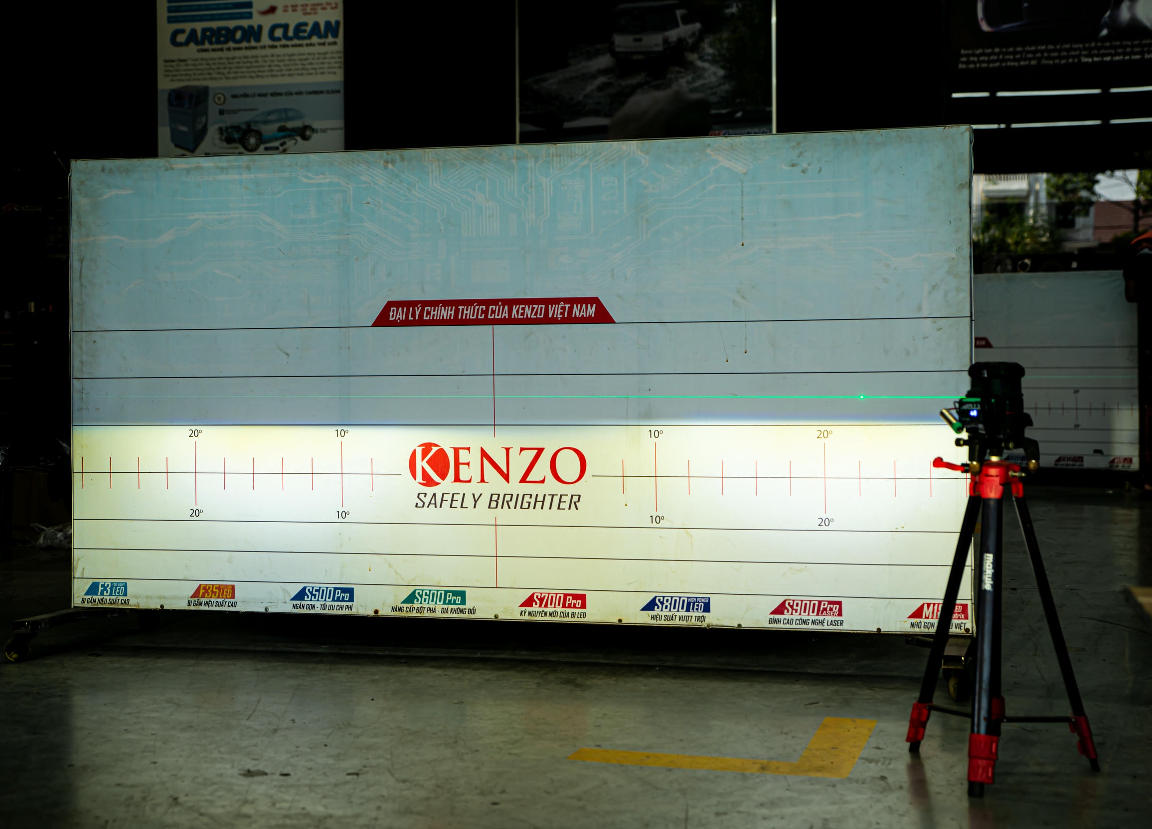 4300K (Trắng ngả vàng): Màu nắng tự nhiên, dịu mắt, bám đường tốt và có tính đa dụng cao nhất, phù hợp cho cả đô thị lẫn đường trường.