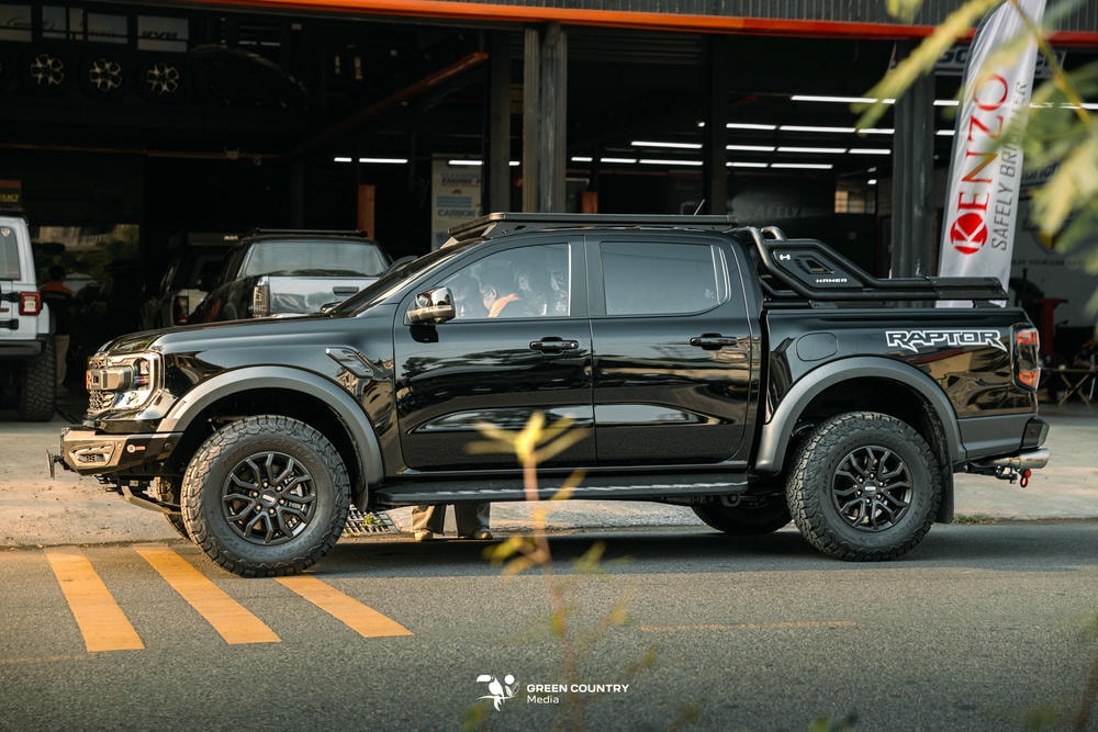 Sự khác biệt giữa bản Raptor độ bài bản và combo "rẻ tiền"