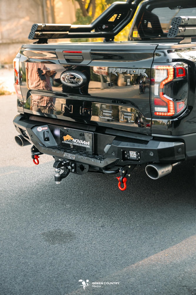 Cản trước Hamer Atlas AM111 & Cản sau Hamer MX204: Được chế tác từ thép chịu lực cao cấp, bộ đôi này không chỉ bảo vệ xe trước các va chạm mà còn tạo nên khung hình vuông vức, nam tính.