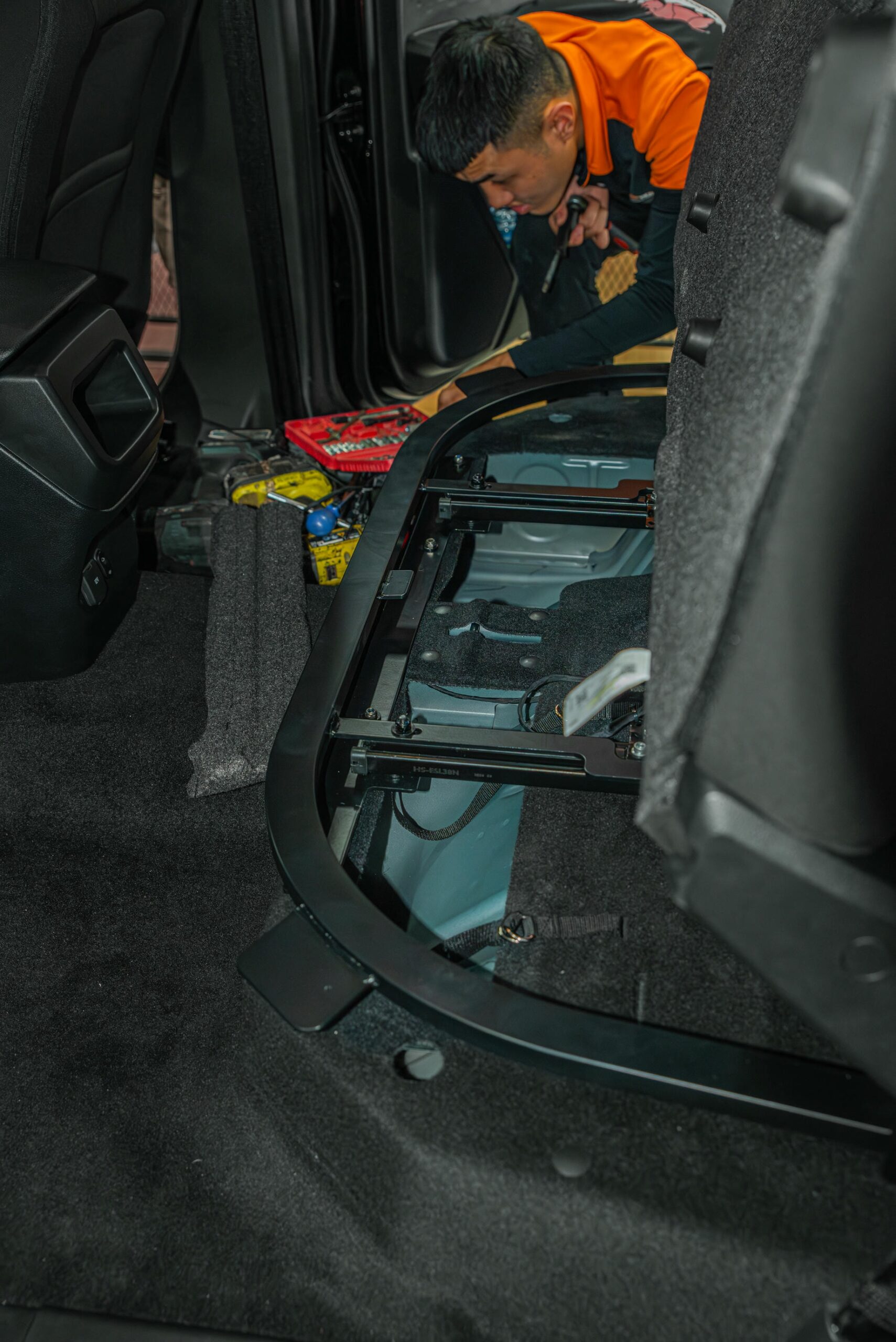 Khung ghế chỉnh điện Rhino Pro Slide – Xóa bỏ nỗi ám ảnh hàng ghế sau