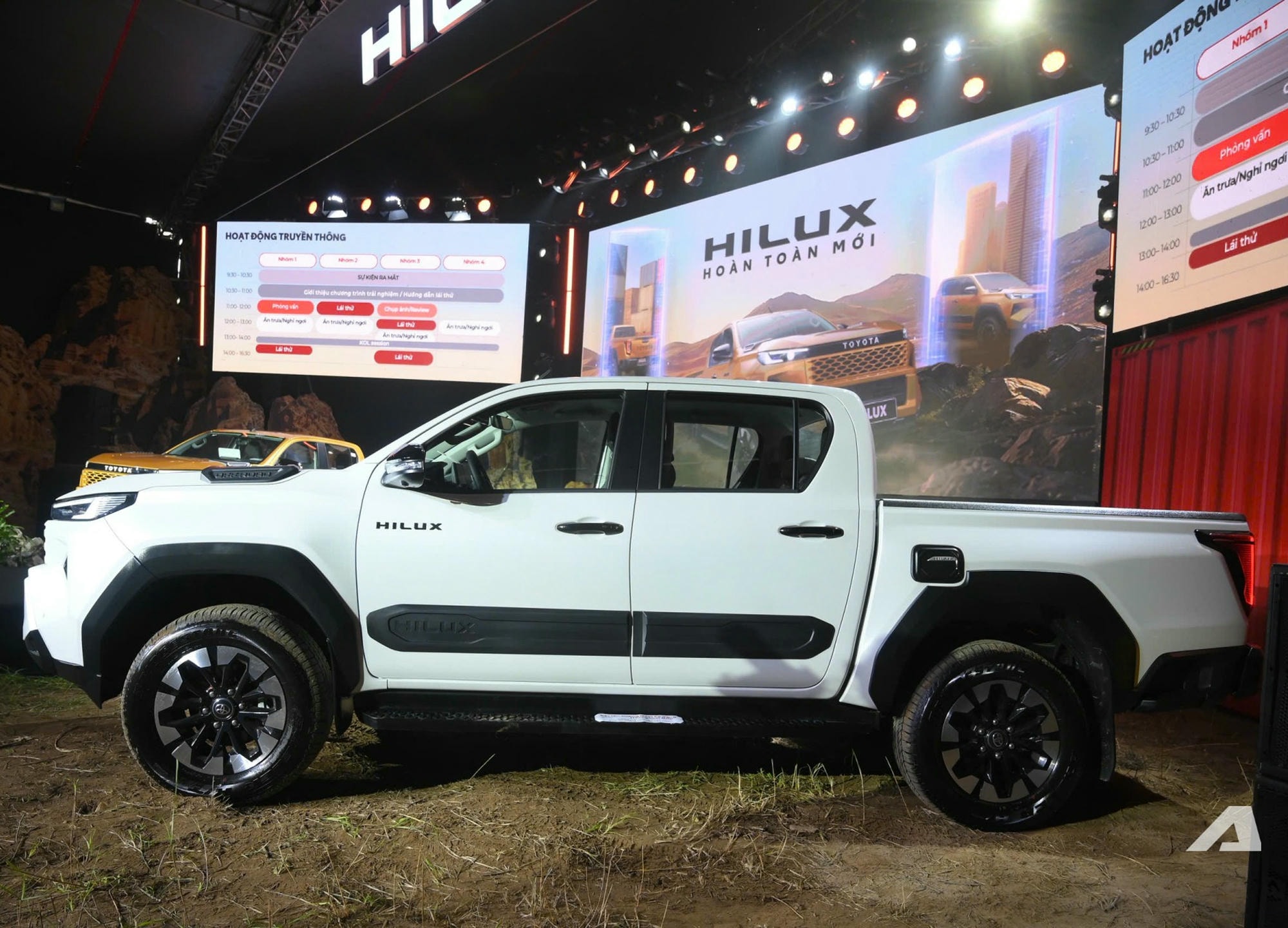 Ngoại thất Toyota Hilux 2026: Lột xác có chọn lọc ( Nguồn : AutoPro) 