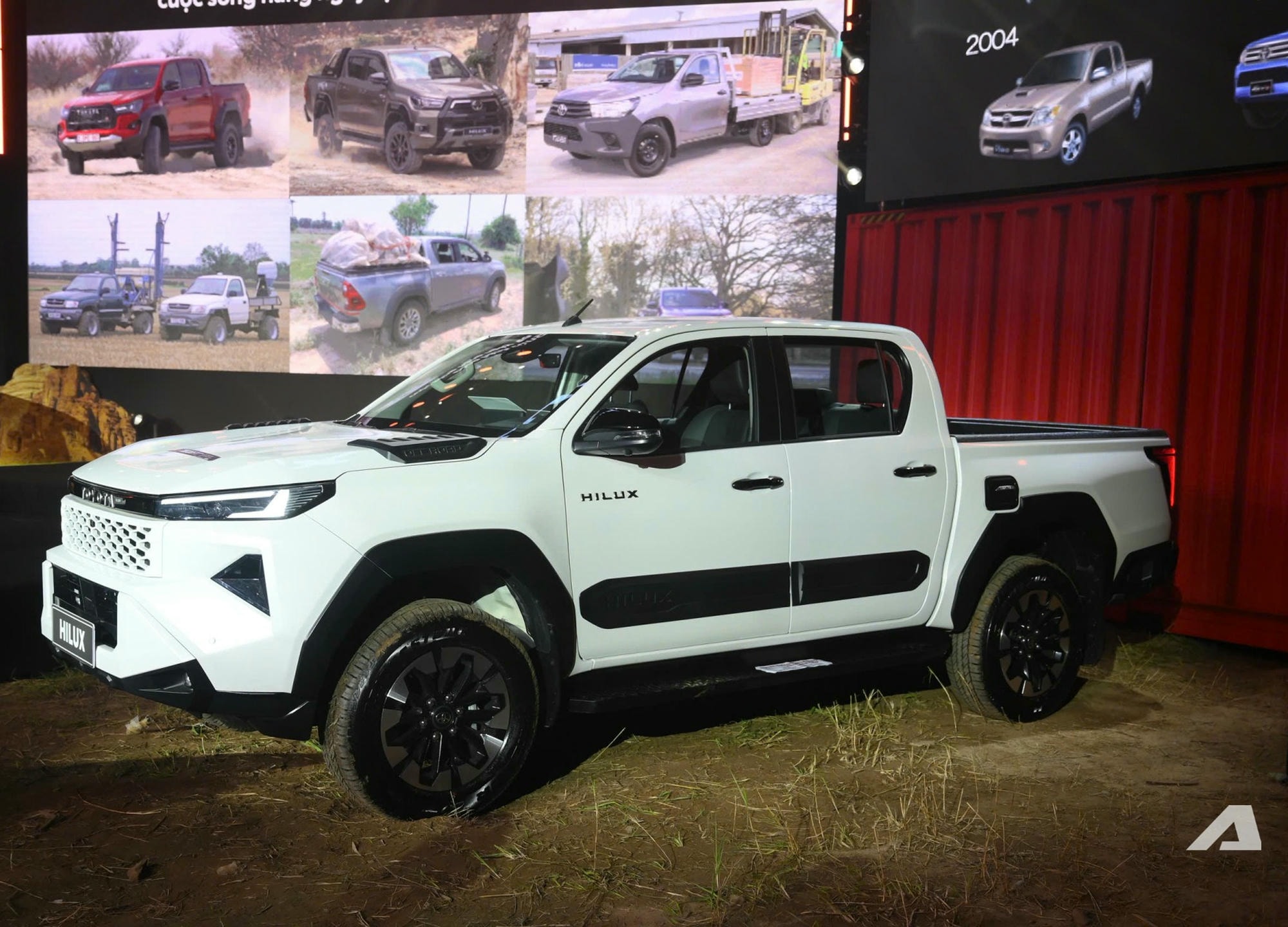 Toyota Hilux 2026: "Vua bền bỉ" lột xác, giá từ 632 triệu đồng, quyết đấu Ford Ranger? ( Nguồn : AutoPro)