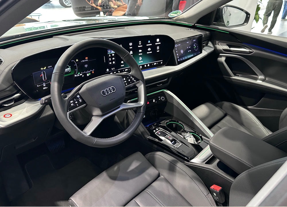 khoang nội thất (Vô lăng ( Ảnh: Thành Nhạn) -VNExpress