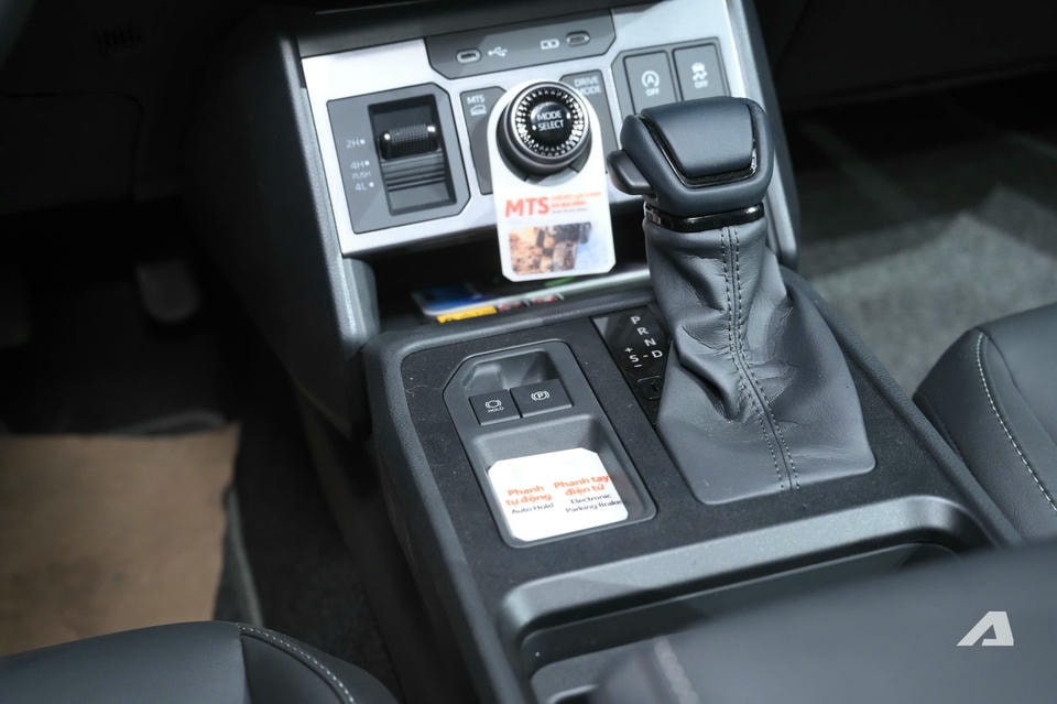 Nội thất Hilux 2026: Lột xác theo phong cách Land Cruiser ( Nguồn : AutoPro)