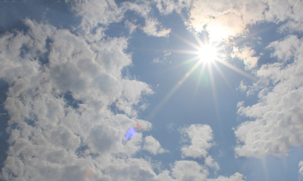 Ánh nắng mặt trời và tia cực tím khắc nghiệt