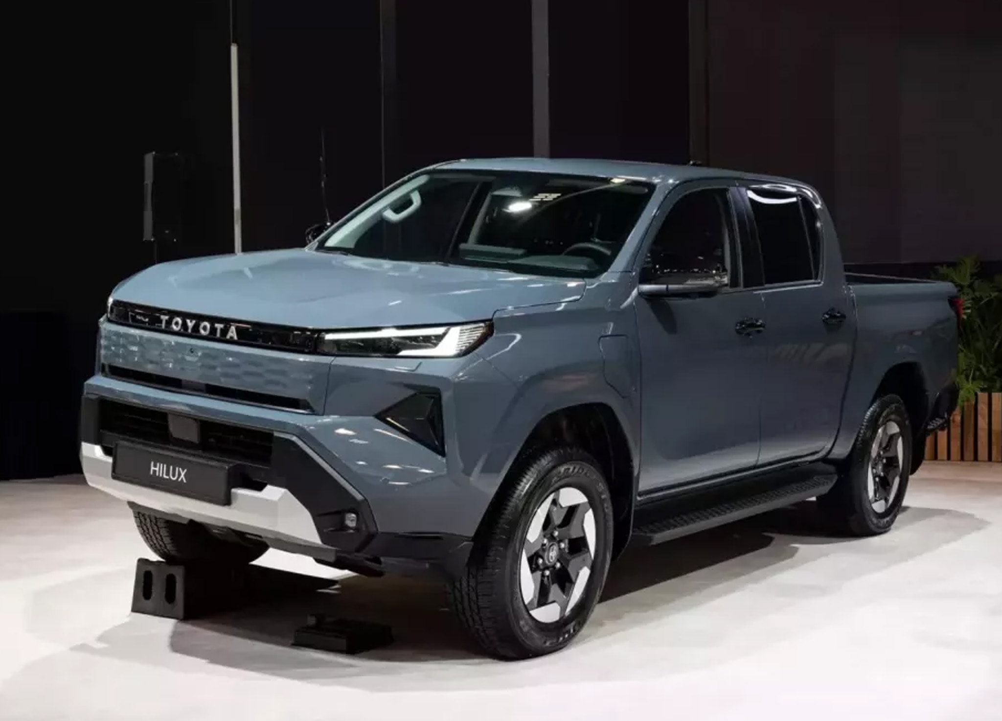 Hilux thuần điện: Khi sức mạnh không còn tiếng ồn