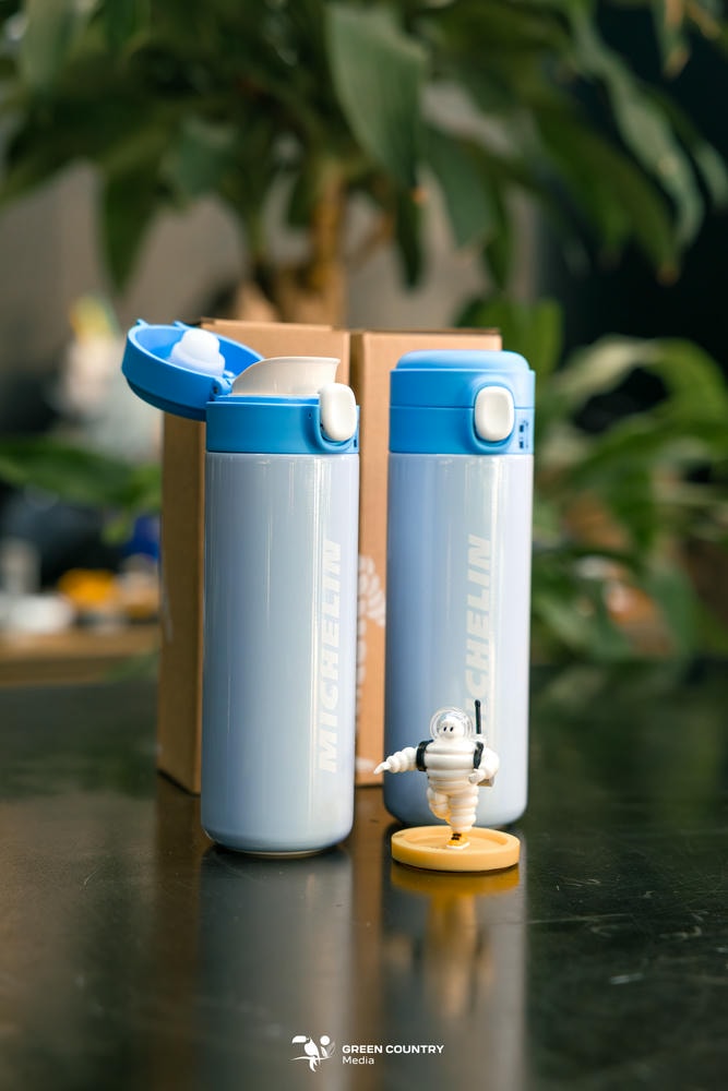 Cận cảnh quà tặng bình giữ nhiệt Michelin cao cấp