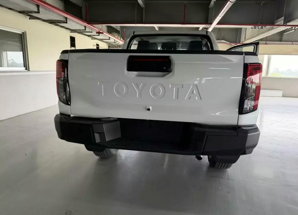 Tổng quan nhanh Toyota Hilux 2026 bản 1 cầu số sàn