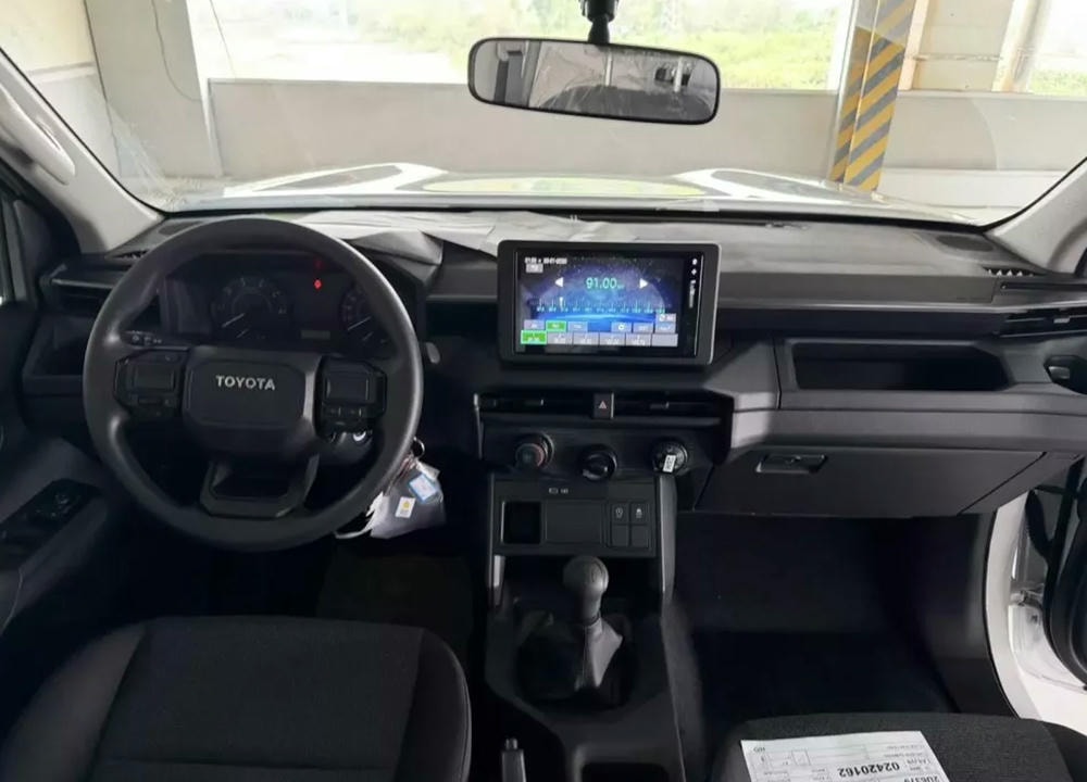 Nội thất và tiện nghi Toyota Hilux 2026  : Chấp nhận đánh đổi để có mức giá tốt