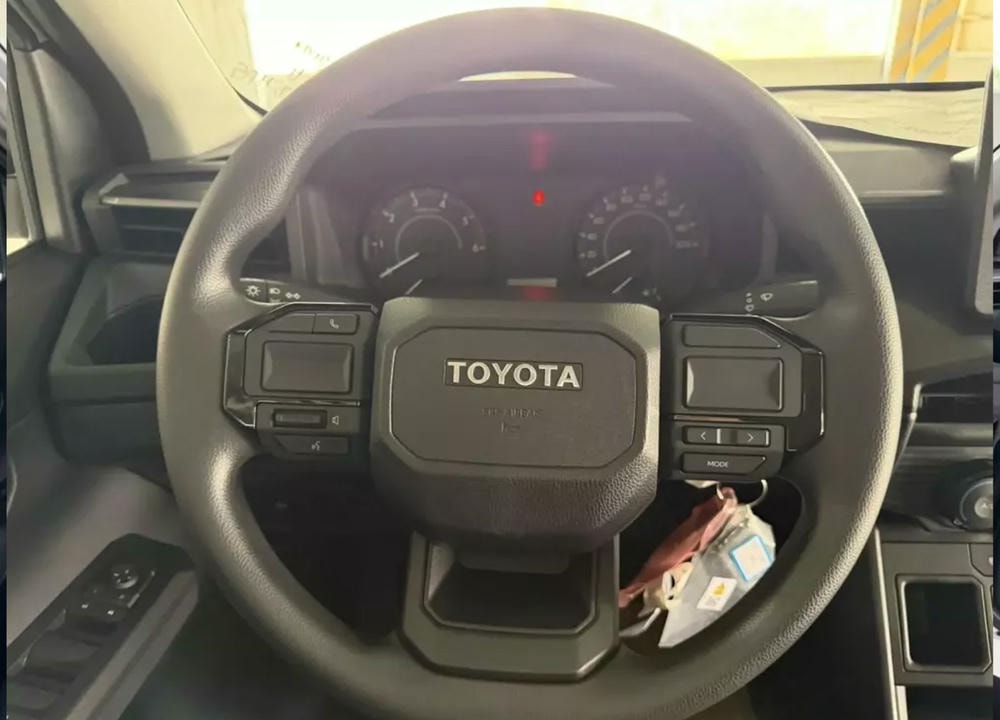 Nội thất và tiện nghi Toyota Hilux 2026  : Chấp nhận đánh đổi để có mức giá tốt