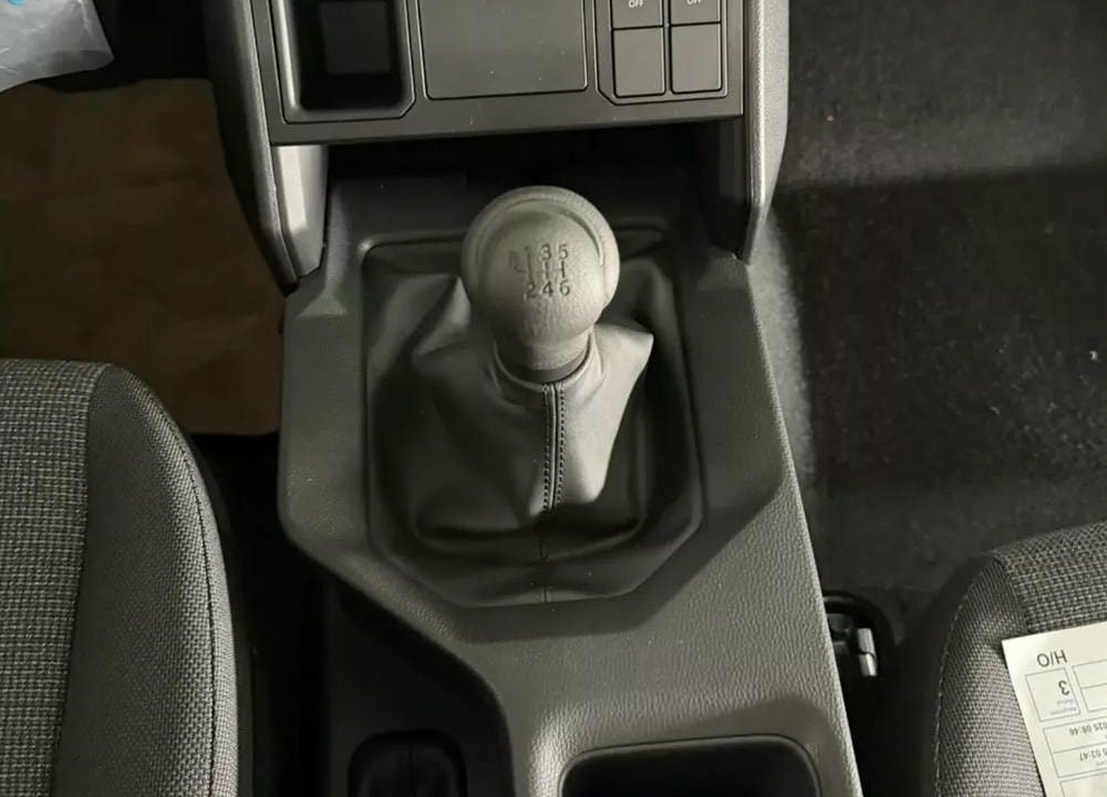 Nội thất và tiện nghi Toyota Hilux 2026  : Chấp nhận đánh đổi để có mức giá tốt