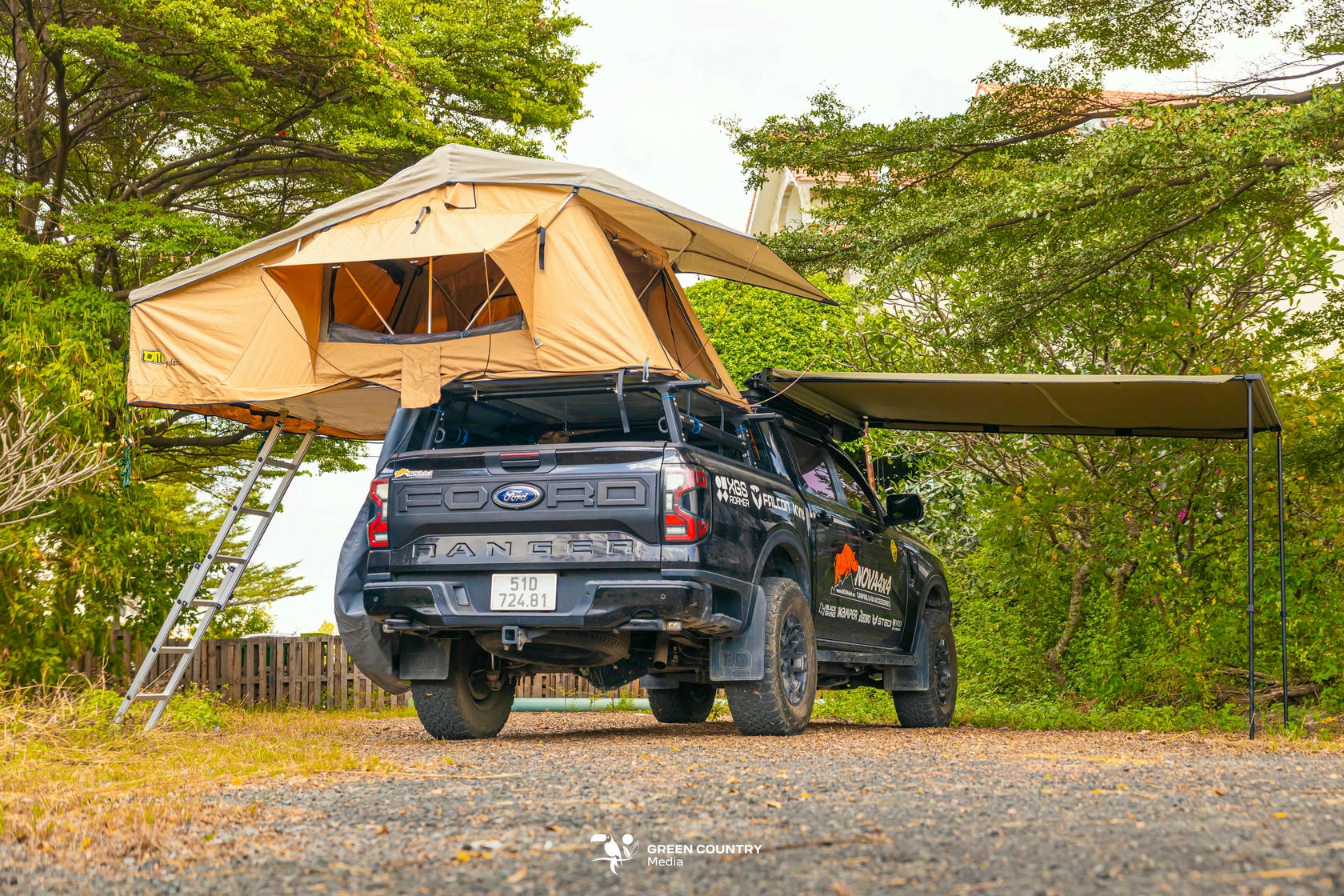 Tính linh hoạt là ưu điểm lớn nhất của dòng lều này. TJM Yulara có thể lắp đặt hoàn hảo trên nhiều dòng xe